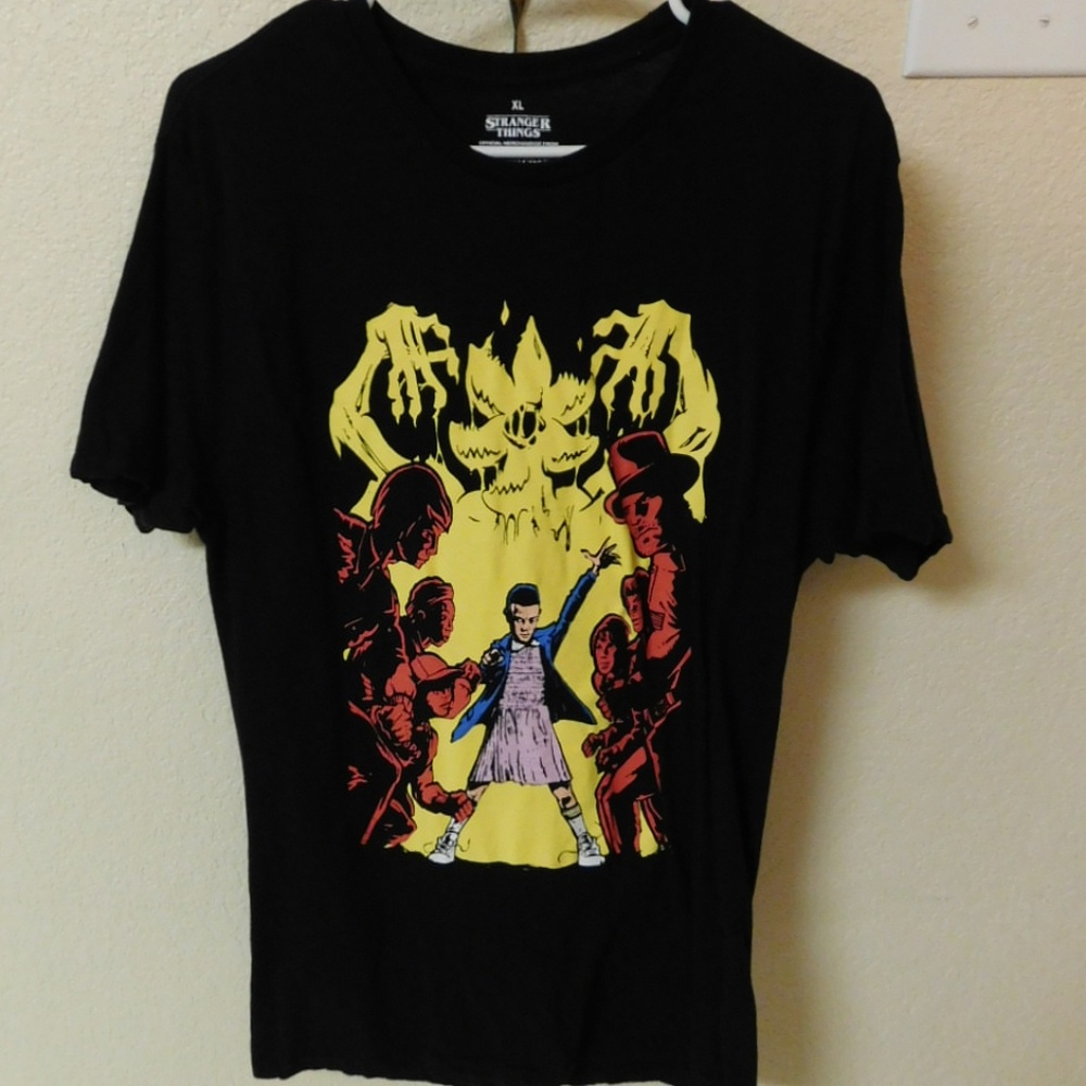 STRANGER THINGS LOOTCRATE SHIRT XL